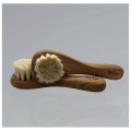 naturalna-miekka-szczotka-do-masazu-twarzy-drewno-debowe-i-delikatne-wlosie-kozie-dt1b-anmar-brush (1).jpg